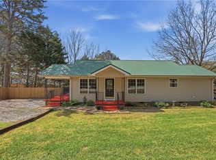 421 Hotrod Ln, Walhalla, SC 29691