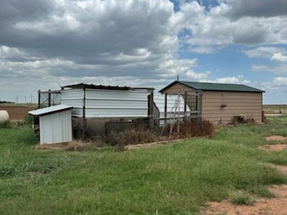 3rd image of 66237 N 2620th Rd