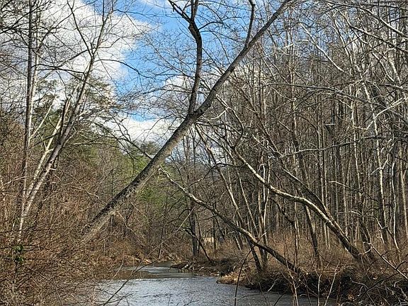 2nd image of 986 Rushing River Rd