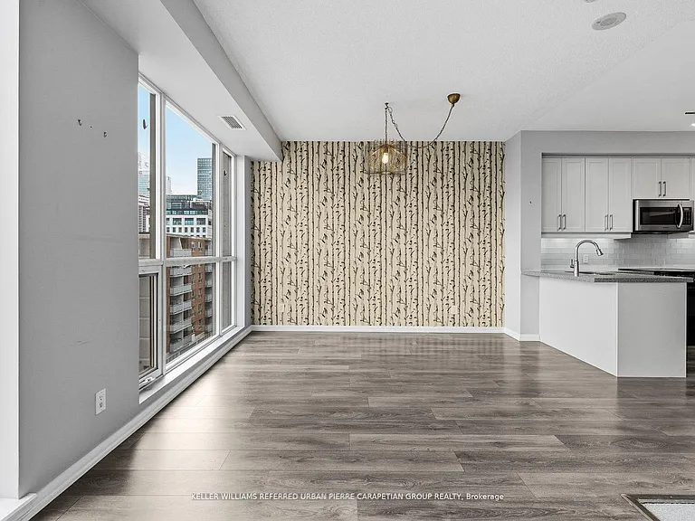 18 Beverley St #706B — Photo 3