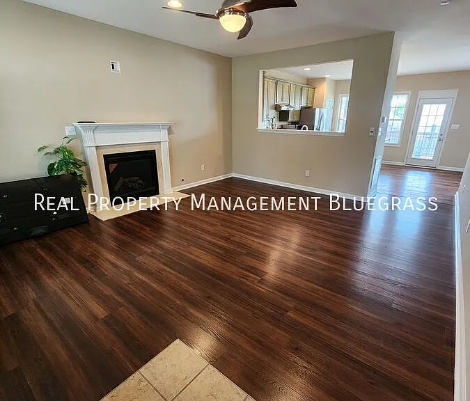 1006 Sugarbush Trl — Photo 2