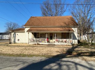 300 N Johnson St, New Athens, IL