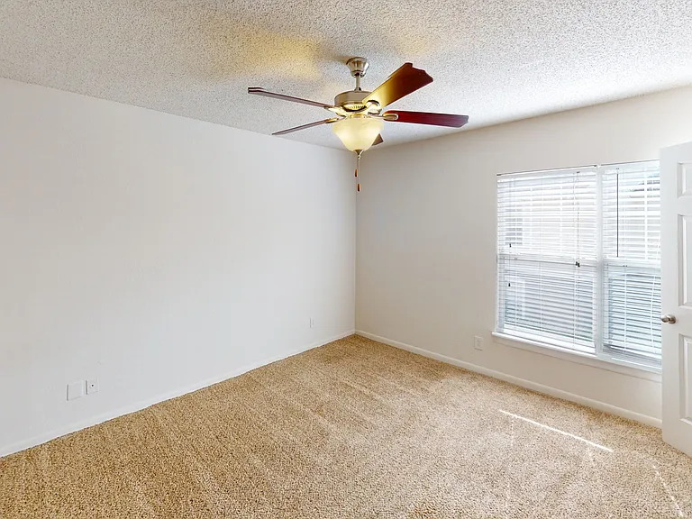 Altamira Place Apartment Homes — Photo 143
