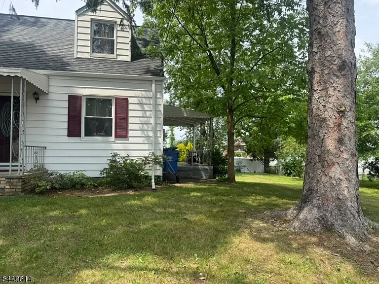 329 Ford Ave — Photo 2