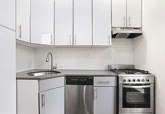3rd image of 175 Rogers Ave #3R