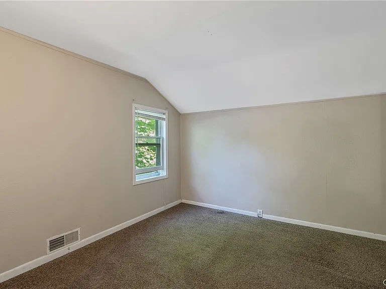 39 John St — Photo 15