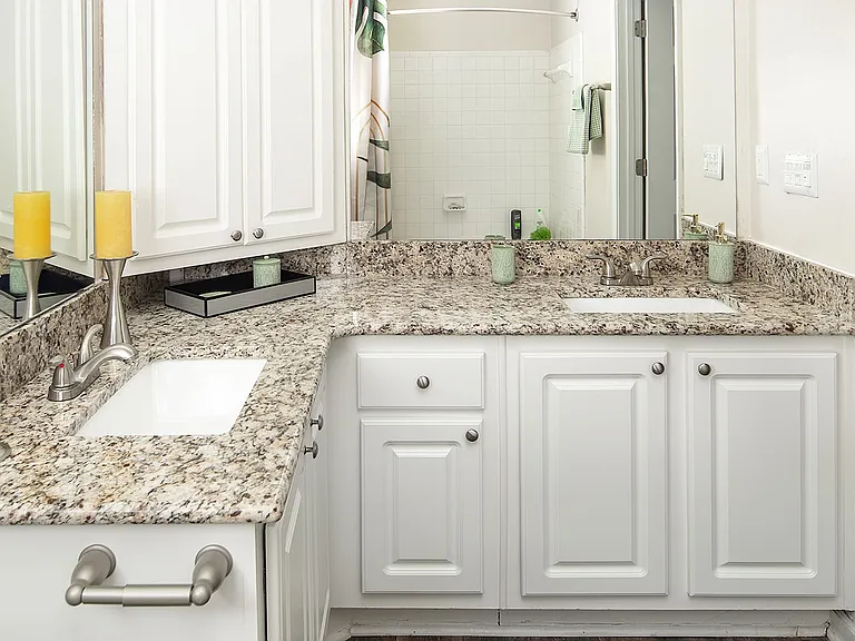 Manchester Place Apartments — Photo 14