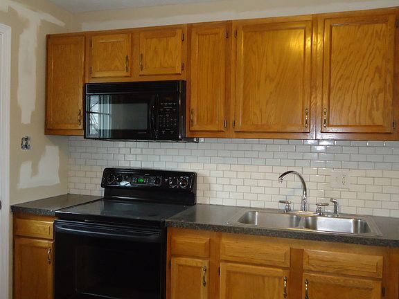 3rd image of 605 Carol Dr