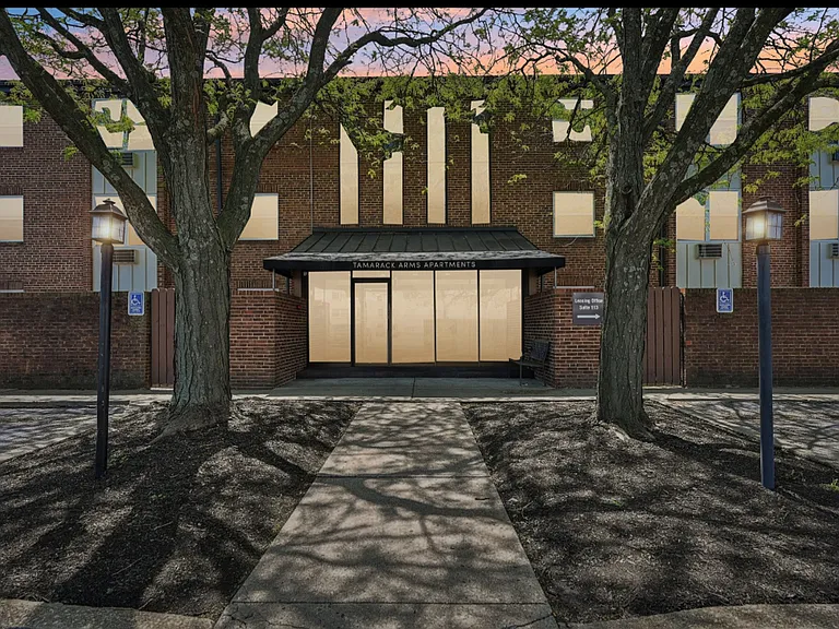 Tamarack Arms Apartments — Photo 15