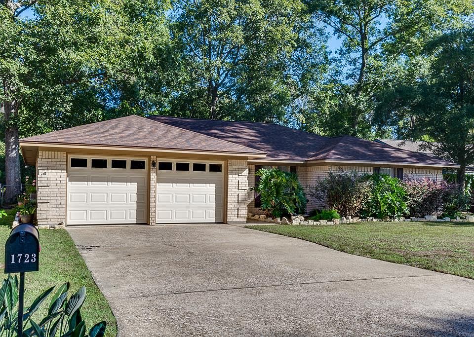 1st image of 1723 Surry Oaks Dr
