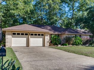 1723 Surry Oaks Dr, New Caney, TX 77357