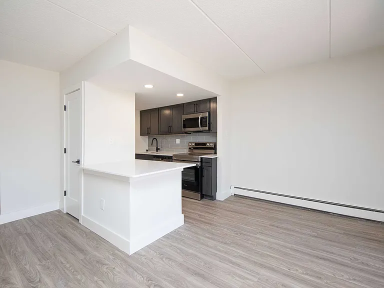 Golf Club Apartments — Photo 9