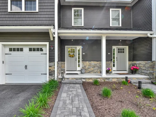 17 Glenwood Ave #D, Foxboro, MA 02035