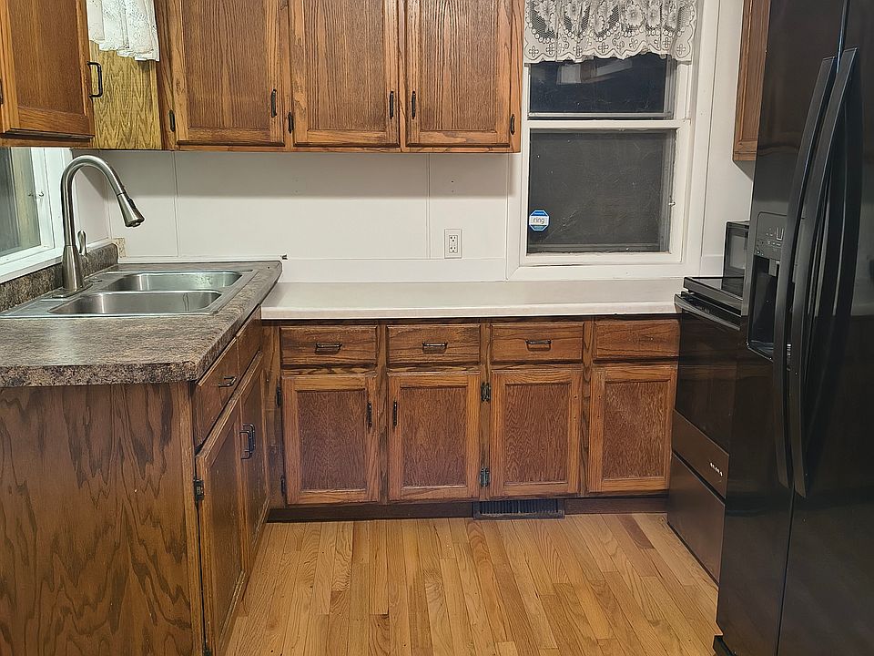 1st image of 200 W Mill St