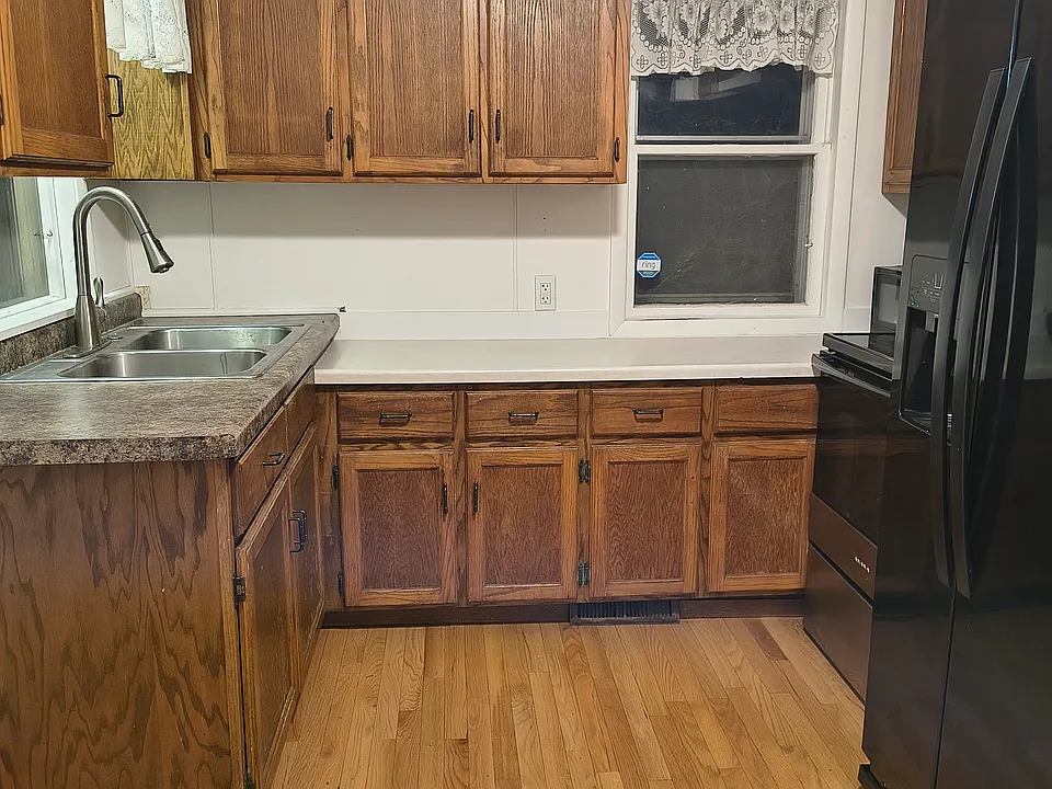 200 W Mill St