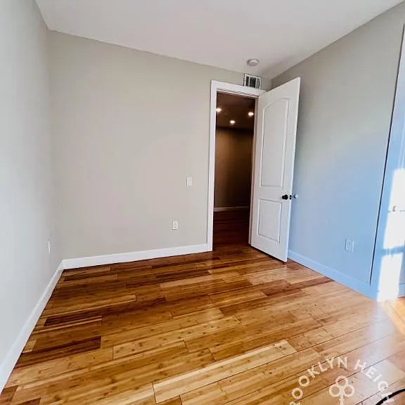 546 Chauncey St #2 — Photo 7