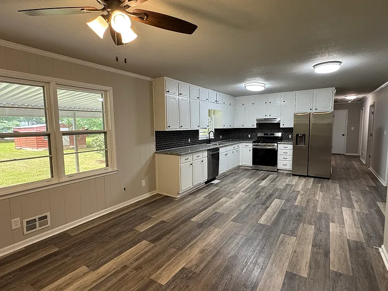 4245 Pecan St — Photo 2