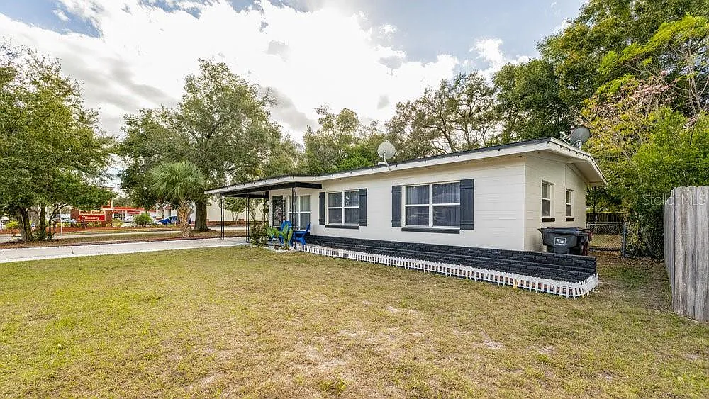 3 bed, 2.0 bath, 1026 sqft, $2,800 — Photo 3