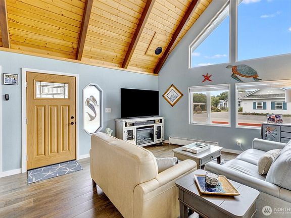 4th image of 331 Harbor View Loop SE