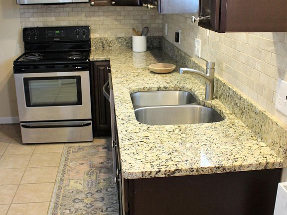 3rd image of 1642 Pembroke Ave