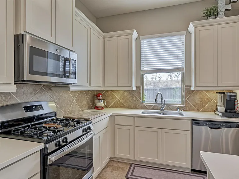207 Biltmore Loop — Photo 9