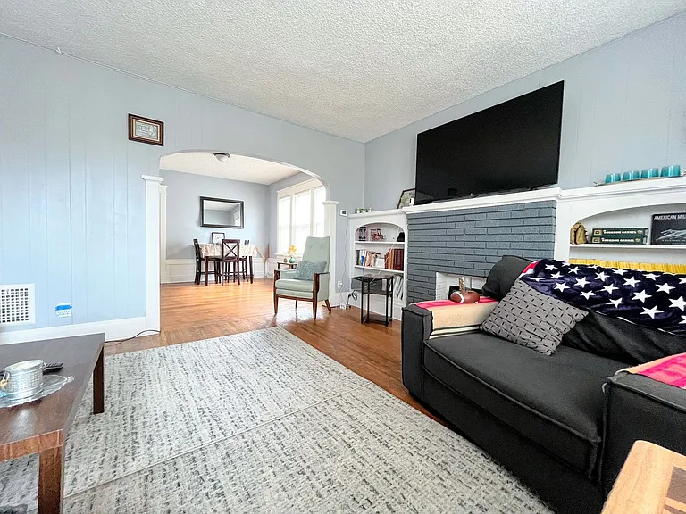 497 Colvin Ave — Photo 2