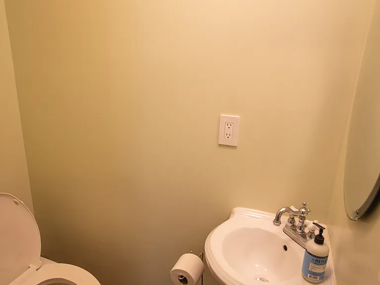 148 Adams St NW — Photo 18