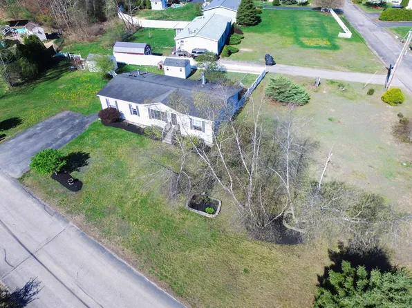 8 Cammett Dr, Raymond, NH 03077