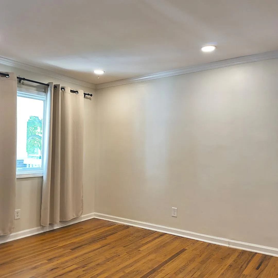 Gorgeous Renovated Bungalow For Rent In Highly Sought After Edgewood Neighborhood! — Photo 2