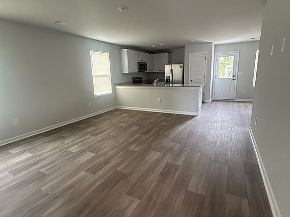 4th image of 1745 King Oaks Loop