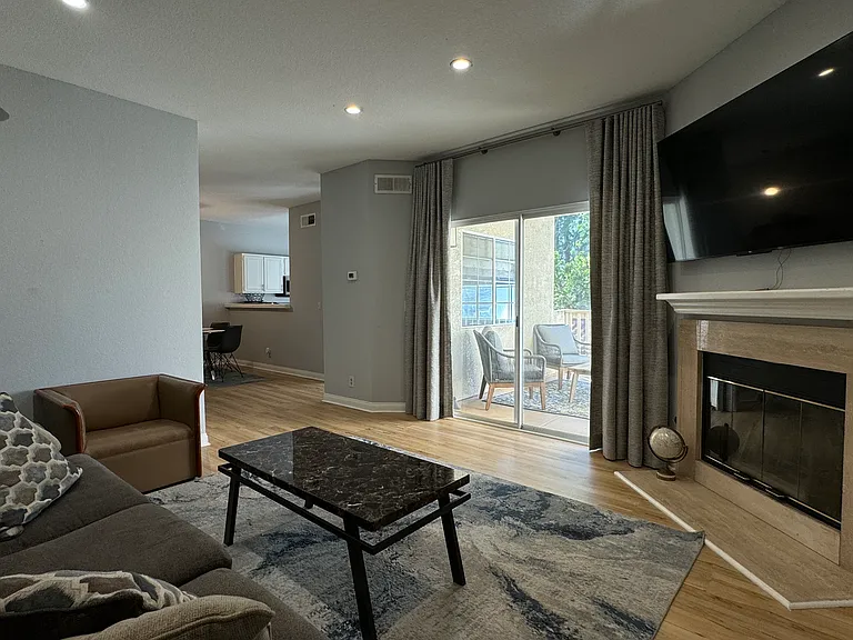 688 Indian Oak Ln #102 — Photo 3