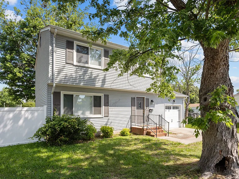 1810 Mehrens Ct — Photo 3