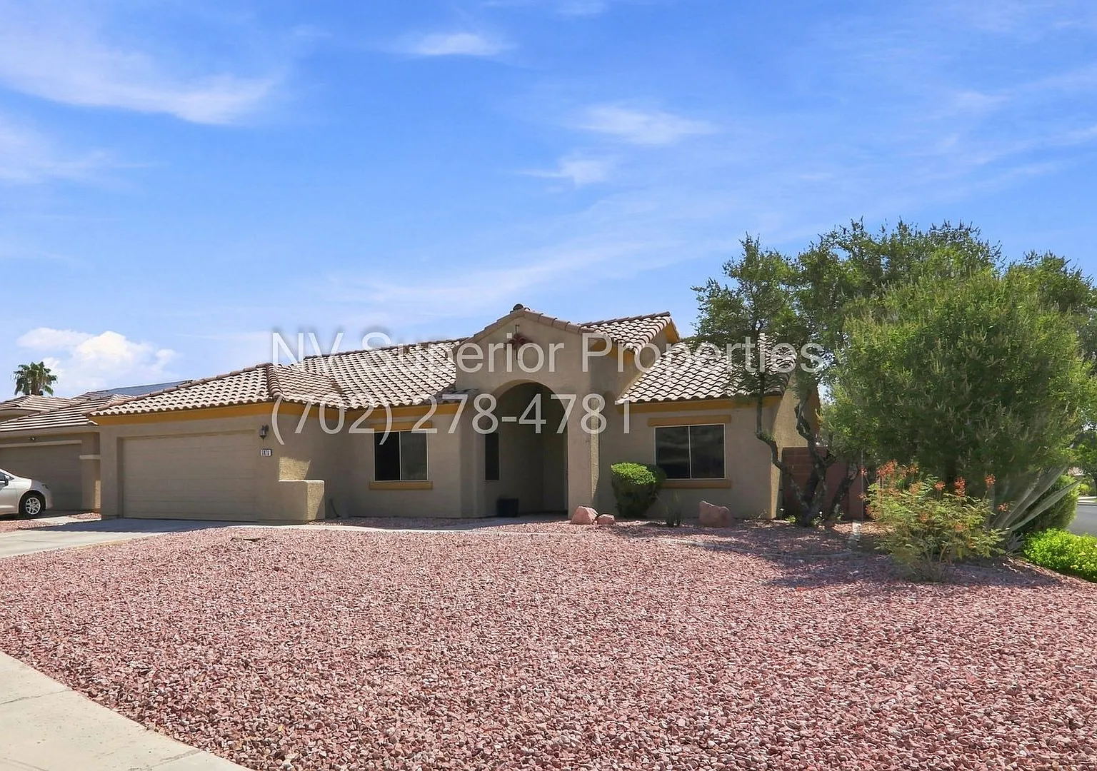 SE!! Stallion Mountain!! Gated Single Story Home!! No Carpets Covered patio!! Water Conditioner!! — Photo 3