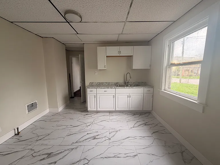 834 N Detroit Ave — Photo 11