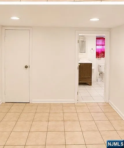 2 bed, 1.0 bath, $1,900 — Photo 3