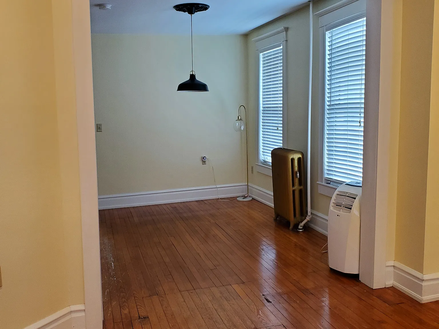 3 bed, 1.5 bath, 1338 sqft, $1,200 — Photo 4