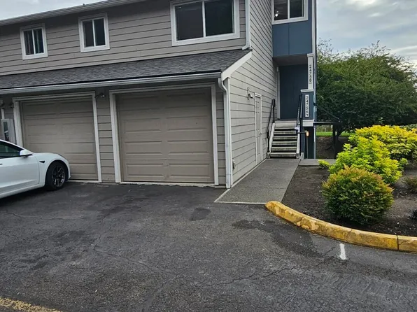 24758 45th Place S, Kent, WA 98032