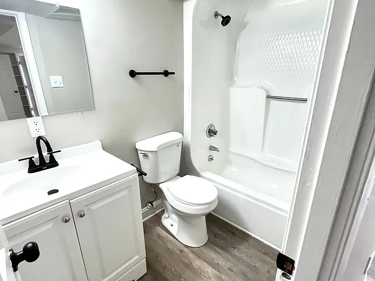 Whitfield Apartments — Photo 9