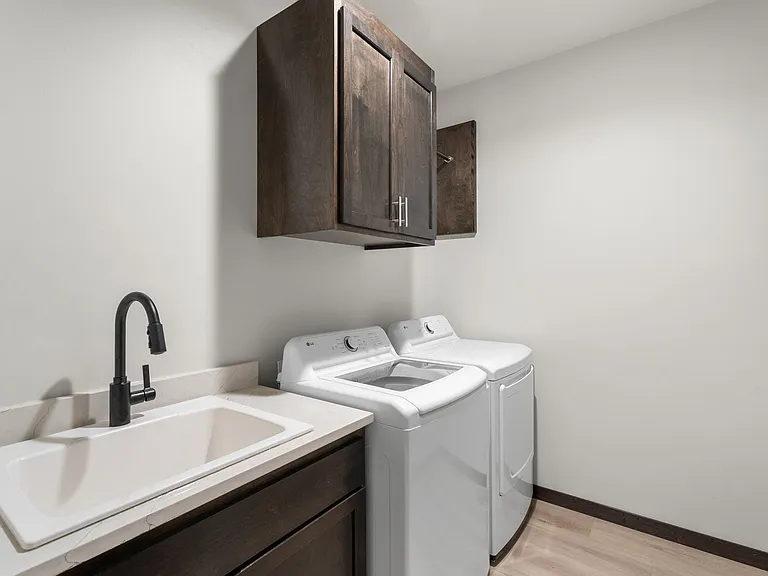 1115 S Foss Ave — Photo 24