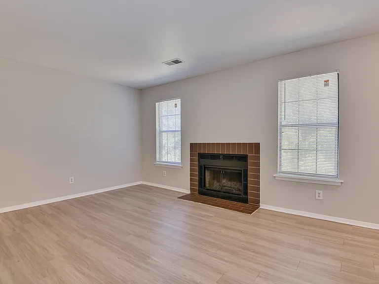 Hunters Run Apartments — Photo 28