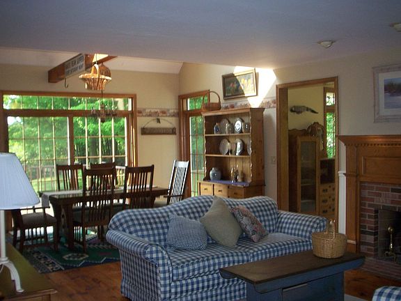 Living/Dining Area