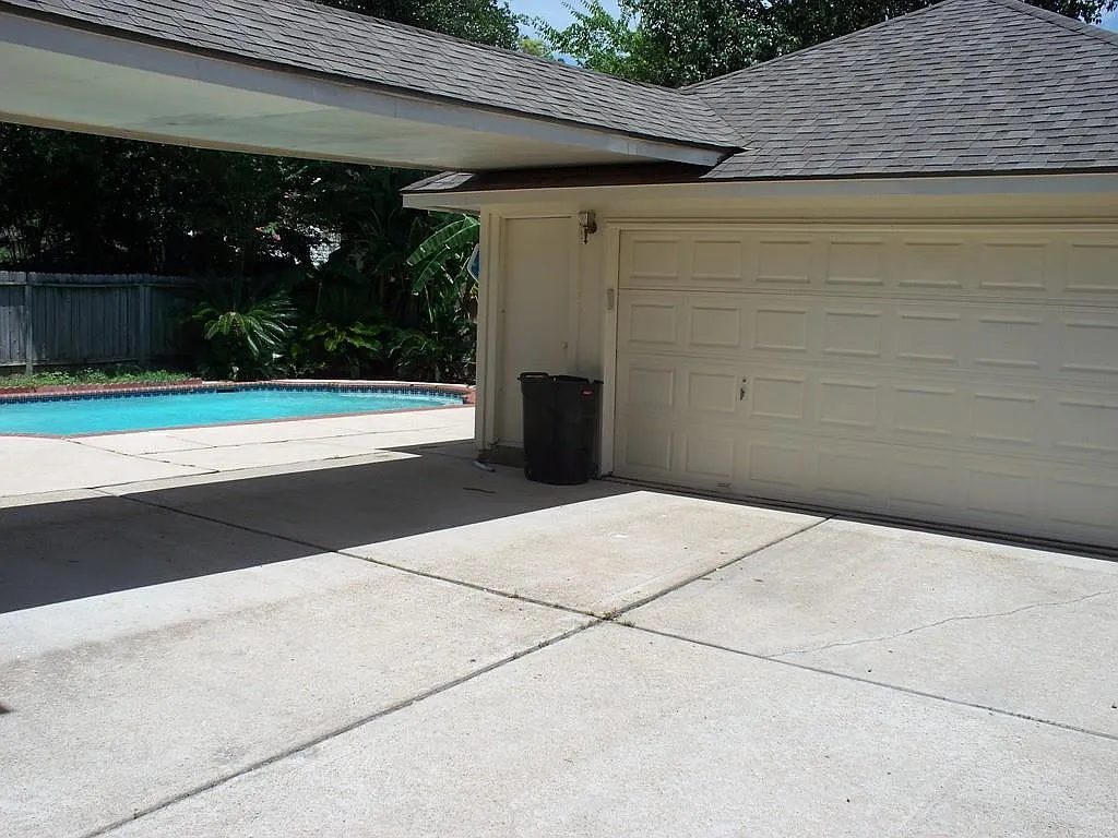 4 bed, 2.5 bath, 2878 sqft, $3,200 — Photo 3