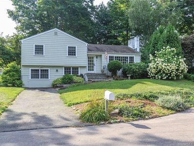 49 Larbert Rd, Southport, CT, 06890