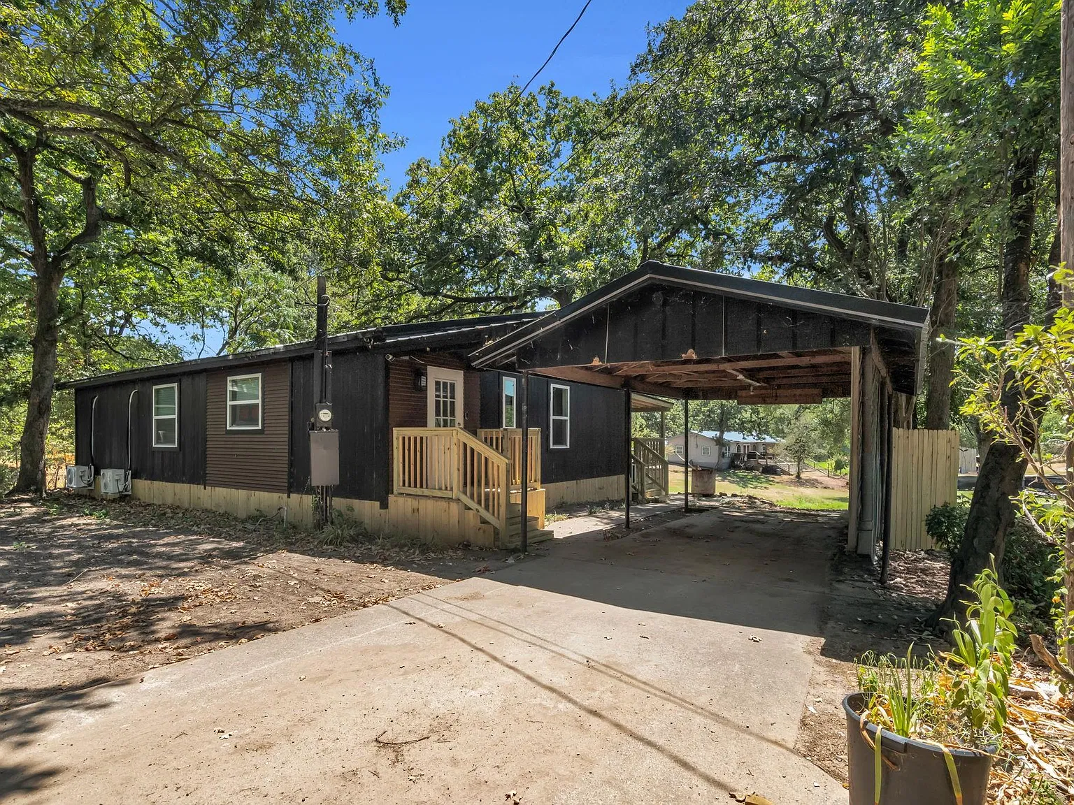 3 bed, 2.0 bath, 1080 sqft, $1,200 — Photo 1
