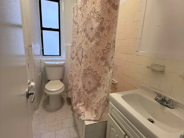 2156 Cruger Avenue image 6 of 16