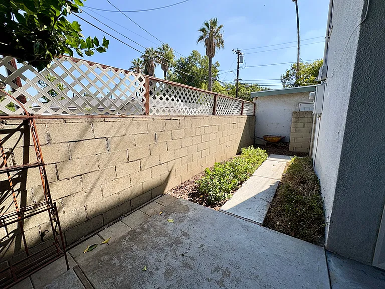 2064 E Evergreen St #2064 — Photo 16