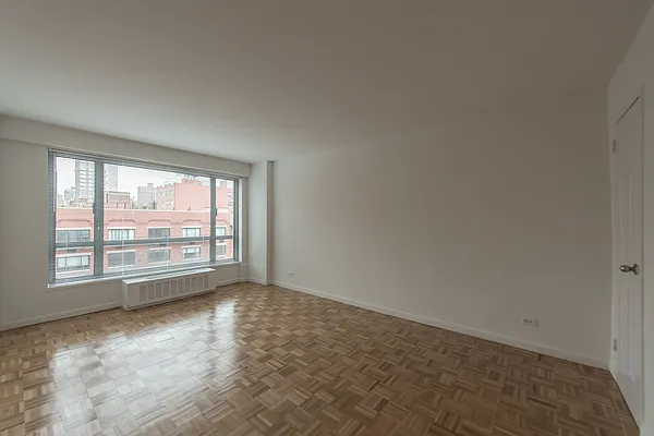 Rented by Solow Realty | media 10