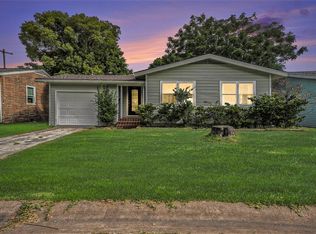 116 Whiting St, Galveston, TX 77550