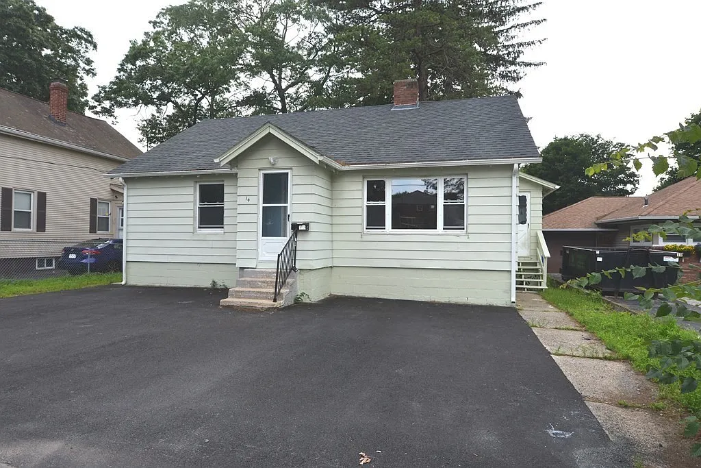 4 bed, 1.0 bath, 1878 sqft, $2,900 — Photo 1