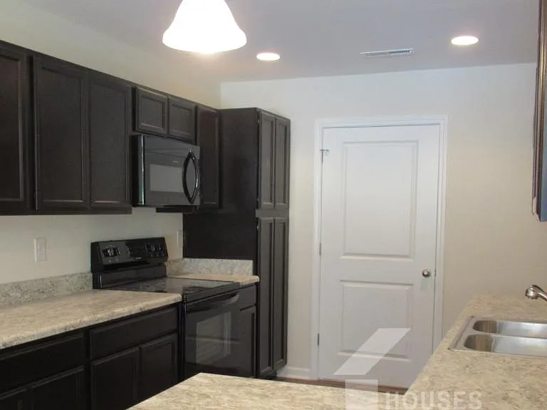 403 Bramlett Rd — Photo 5